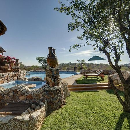 Eagle Tented Lodge & Spa Okaukuejo Exteriör bild